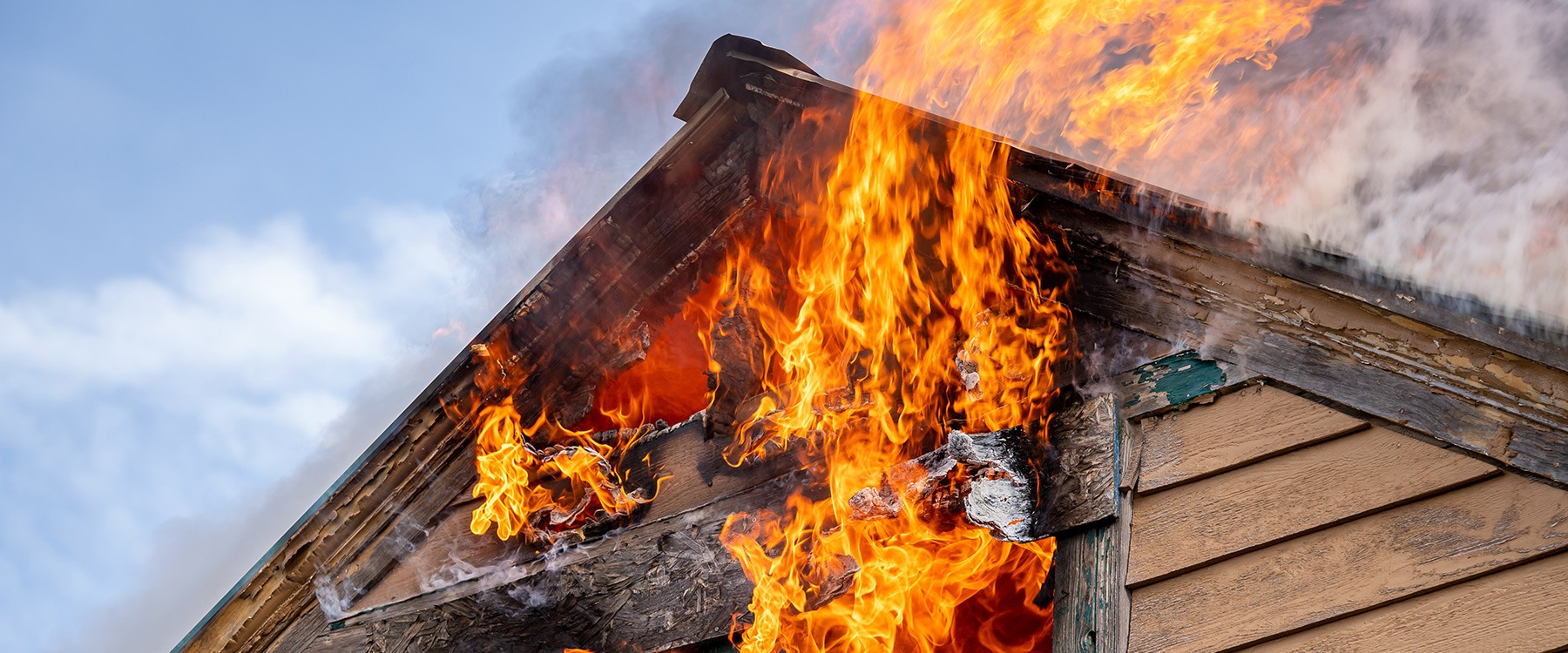 Chauffage au bois : 3 astuces pour moins polluer quand vous faites un feu  de cheminée